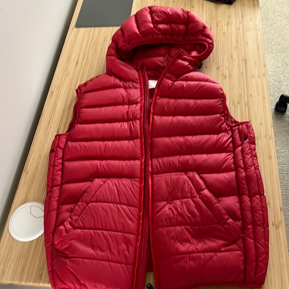 Men’s red puffer vest with hood